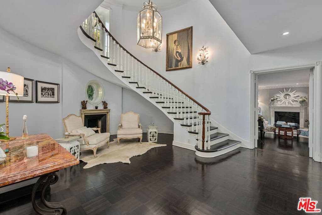 1110 Benedict Canyon Drive