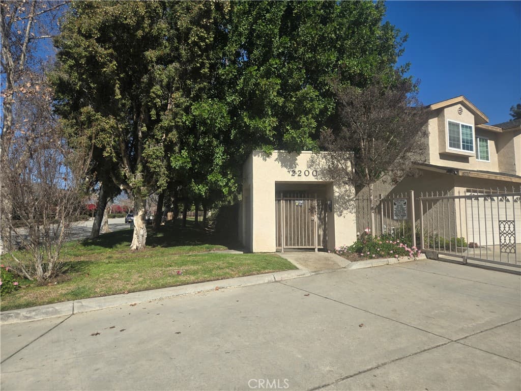2260 N Towne