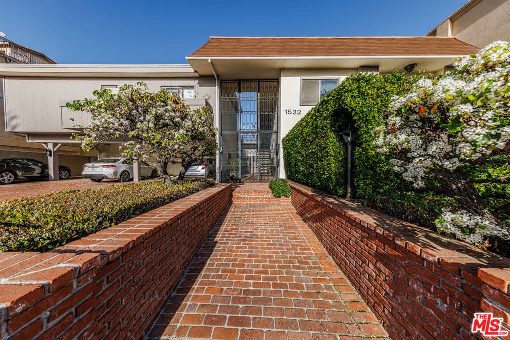 1522 S Centinela Avenue 210