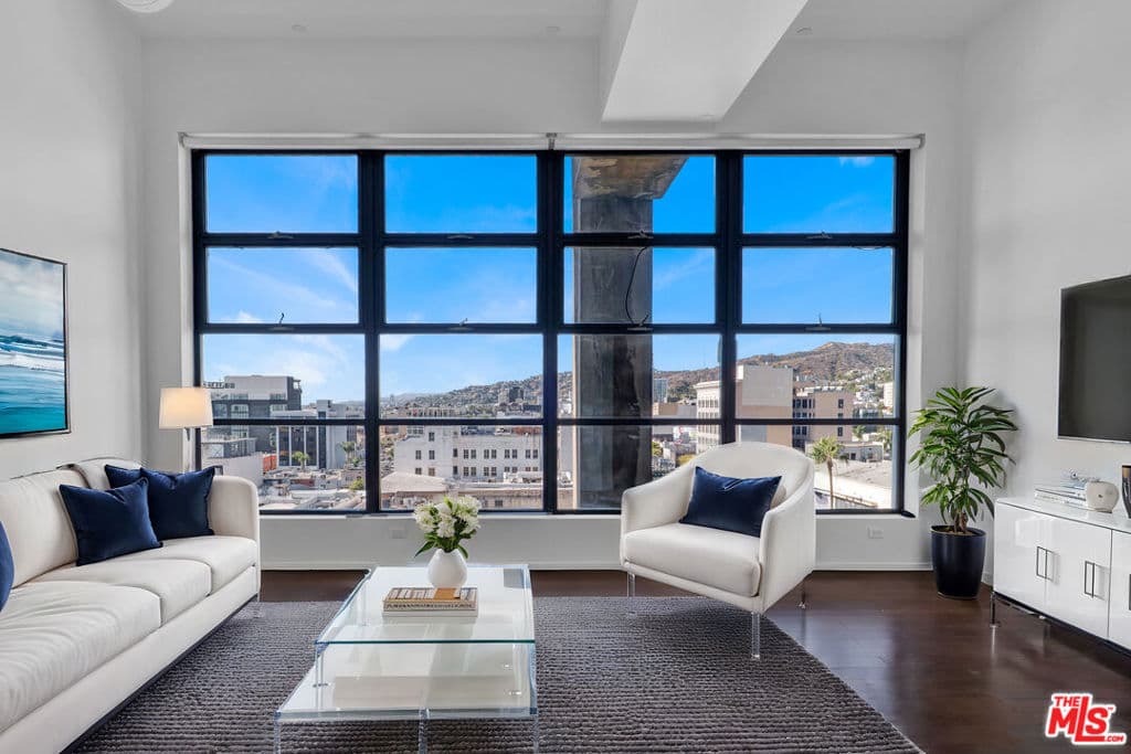 1645 Vine Street 711