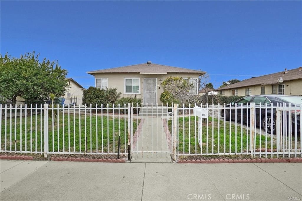 1303 1305 E Kingsley Avenue