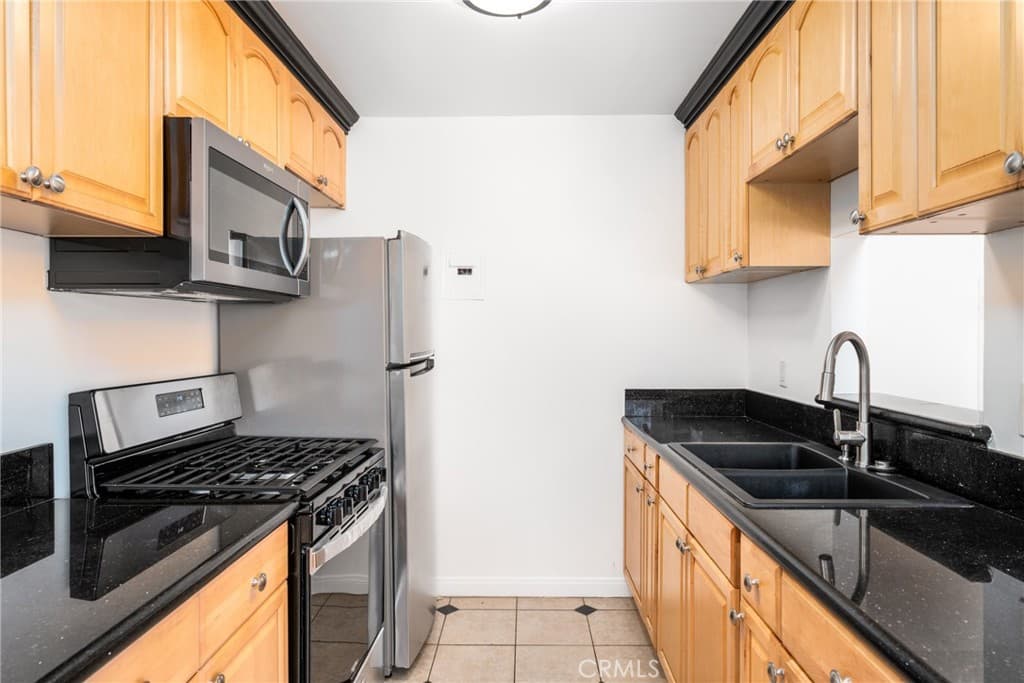 930 E 1st Street 2