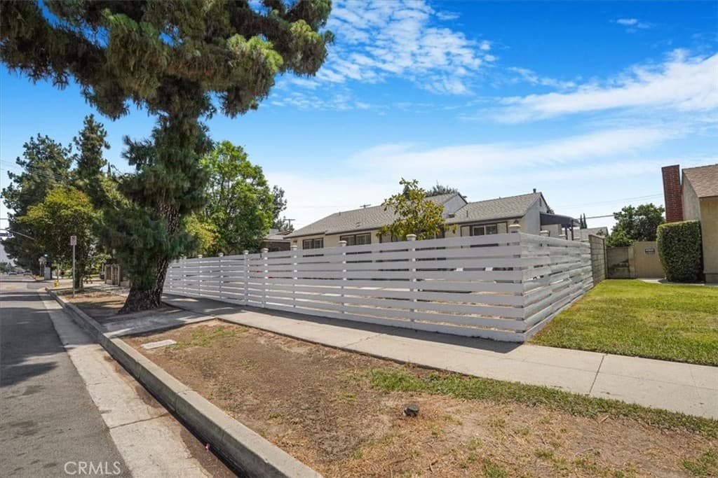 16038 Devonshire Street