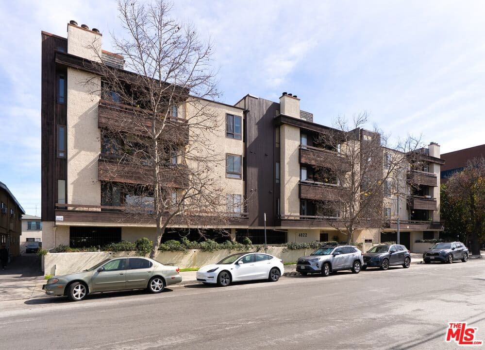 4822 Van Noord Avenue 6