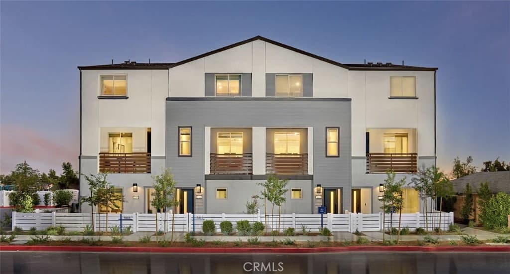 1307 W North Pinecrest Paseo
