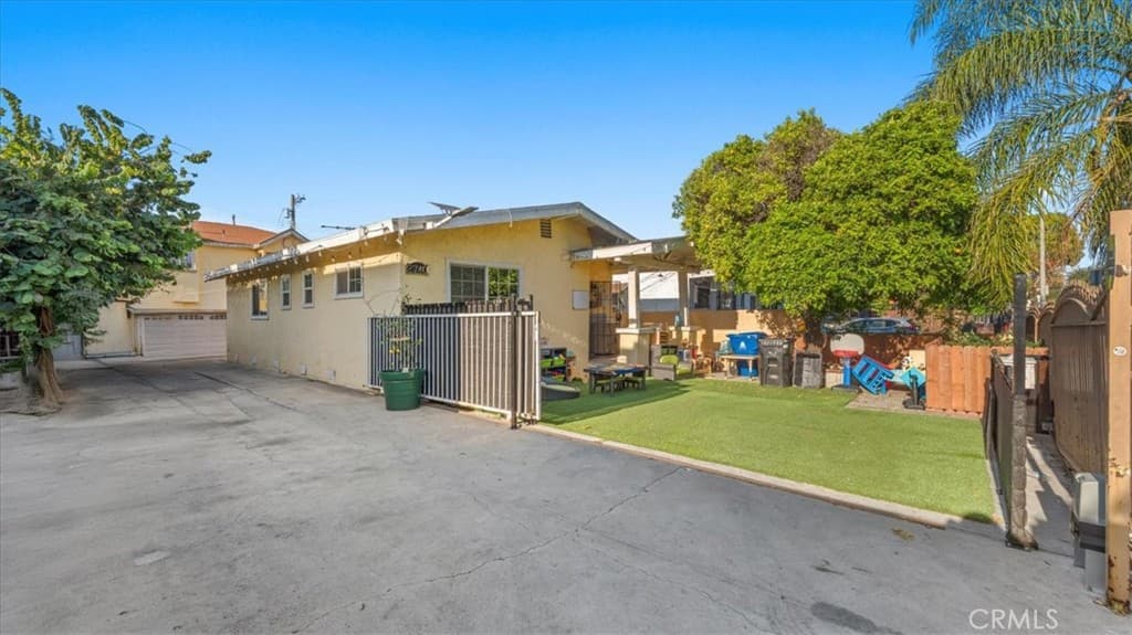 2740 Fairmount