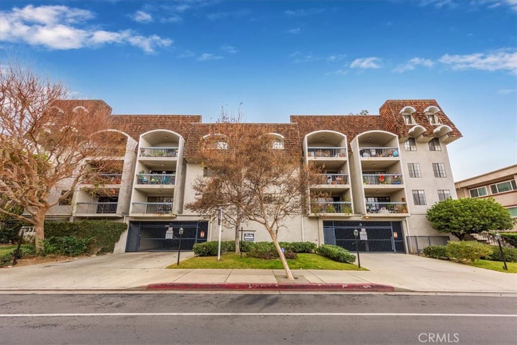 5339 Lindley Unit 207
