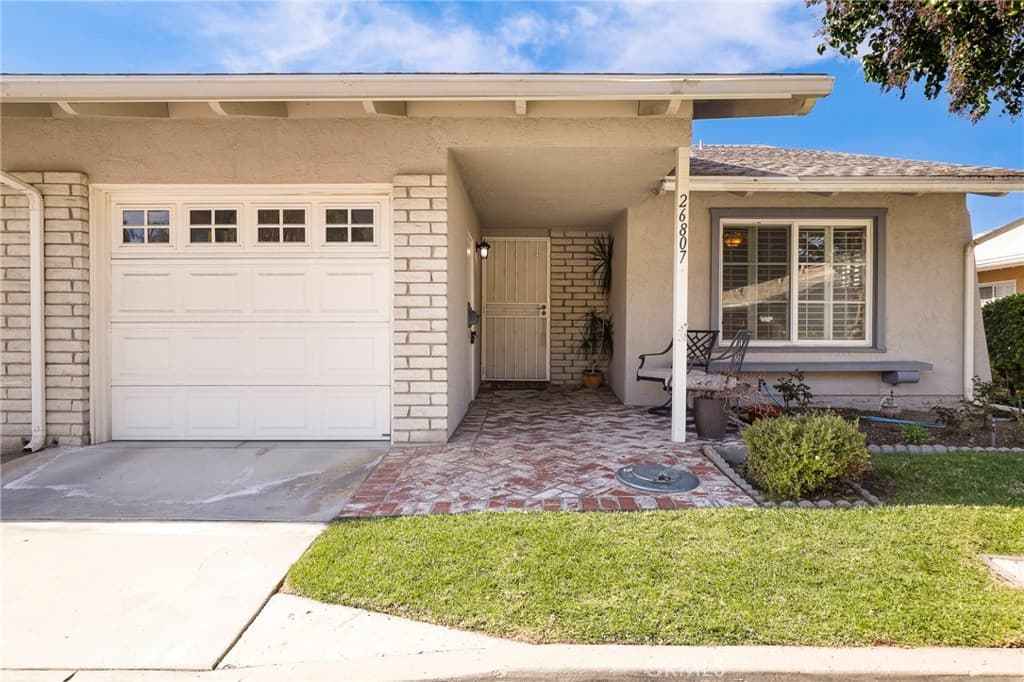 26807 Circle Of The Oaks