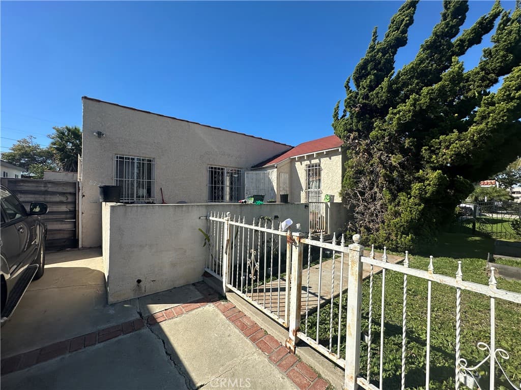 8725 S Denker
