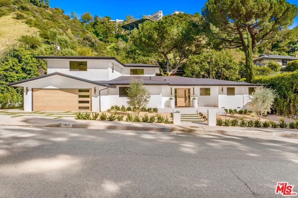 1902 Roscomare Road