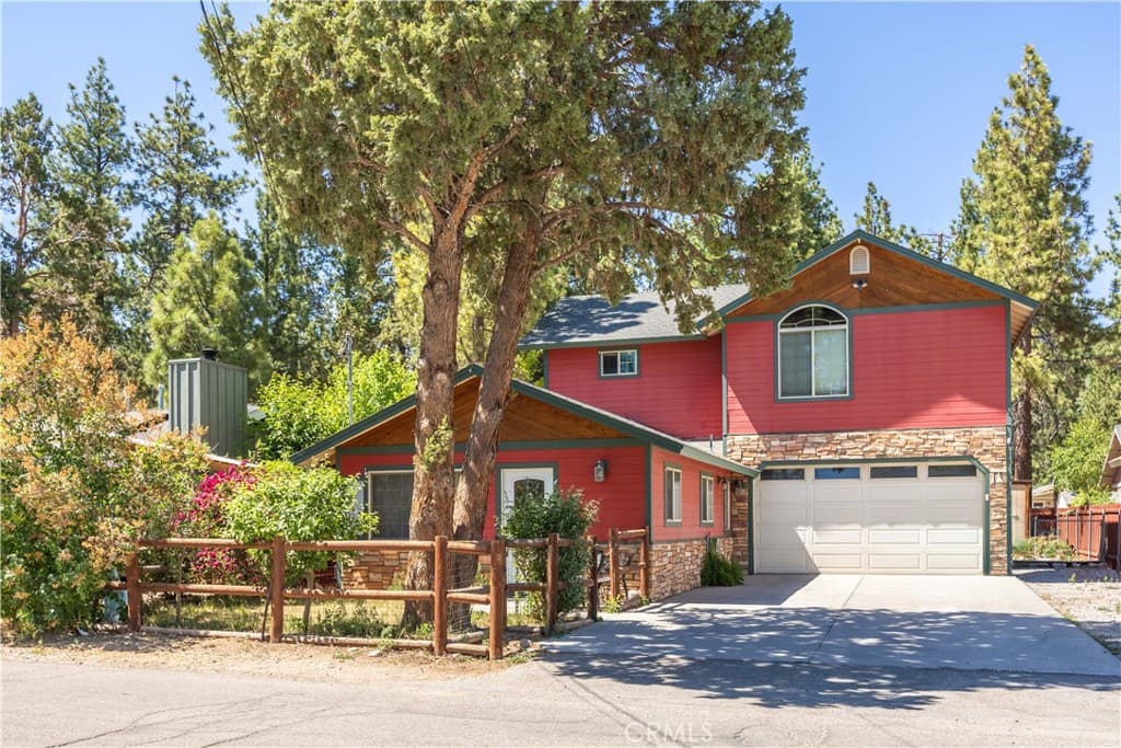 209 W Meadow Lane