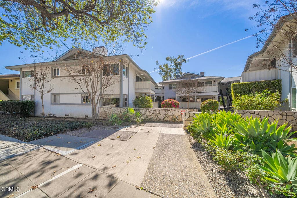 389 Cliff Drive 1