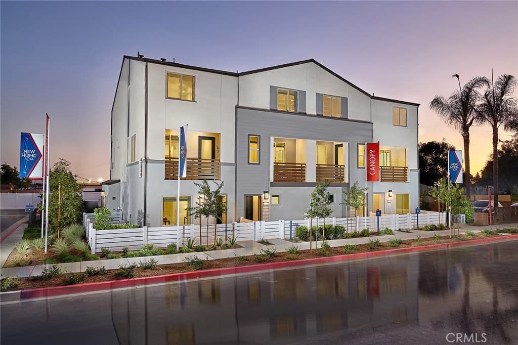 1305 W North Pinecrest