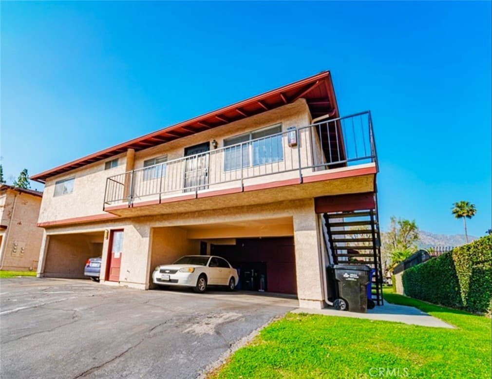 1126 W Calle De La Luna # 4