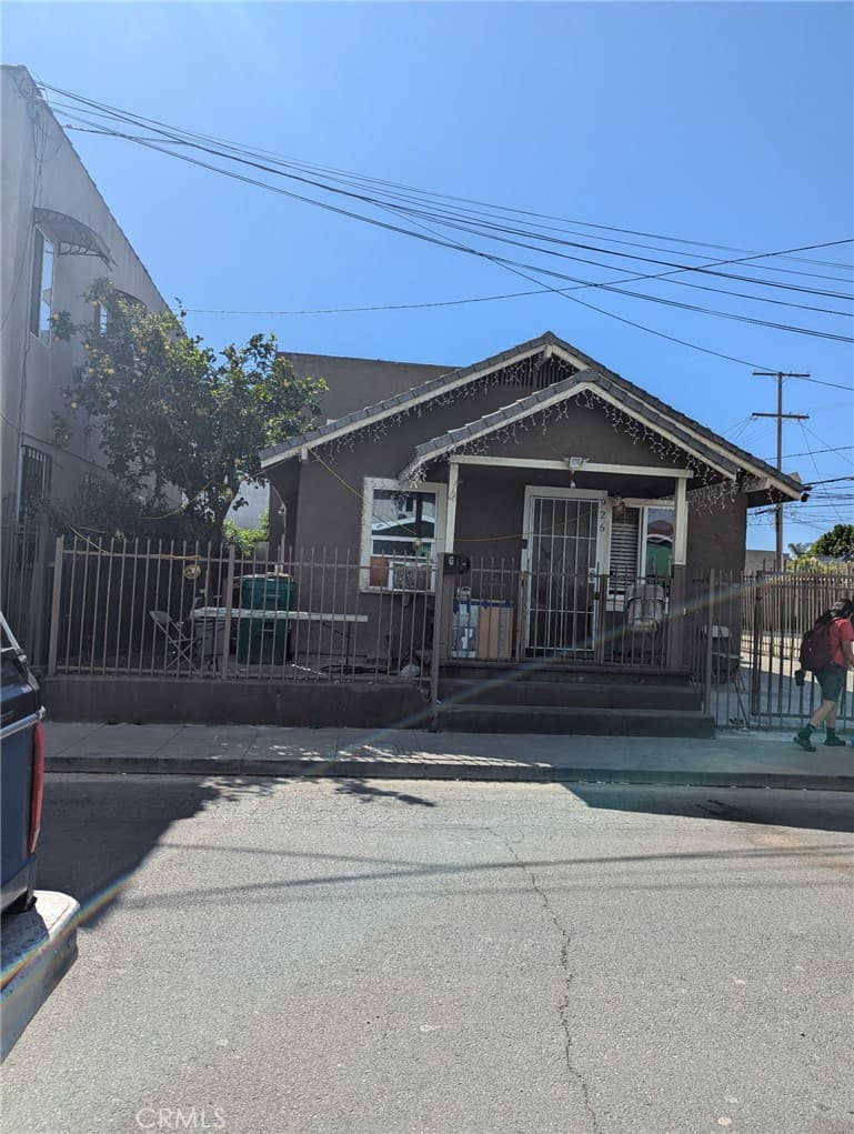 926 E 11th