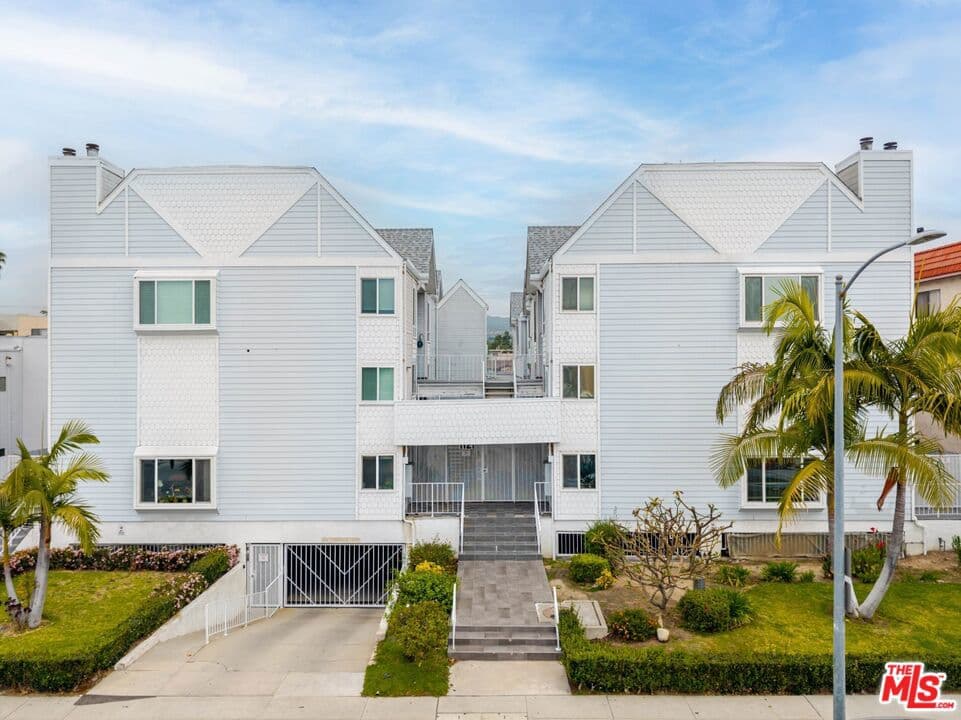 1121 E Wilson Avenue 12