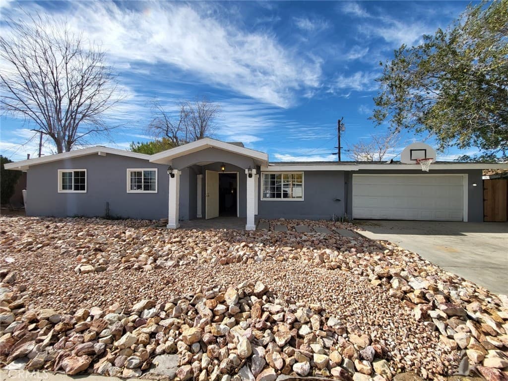 38513 32nd E