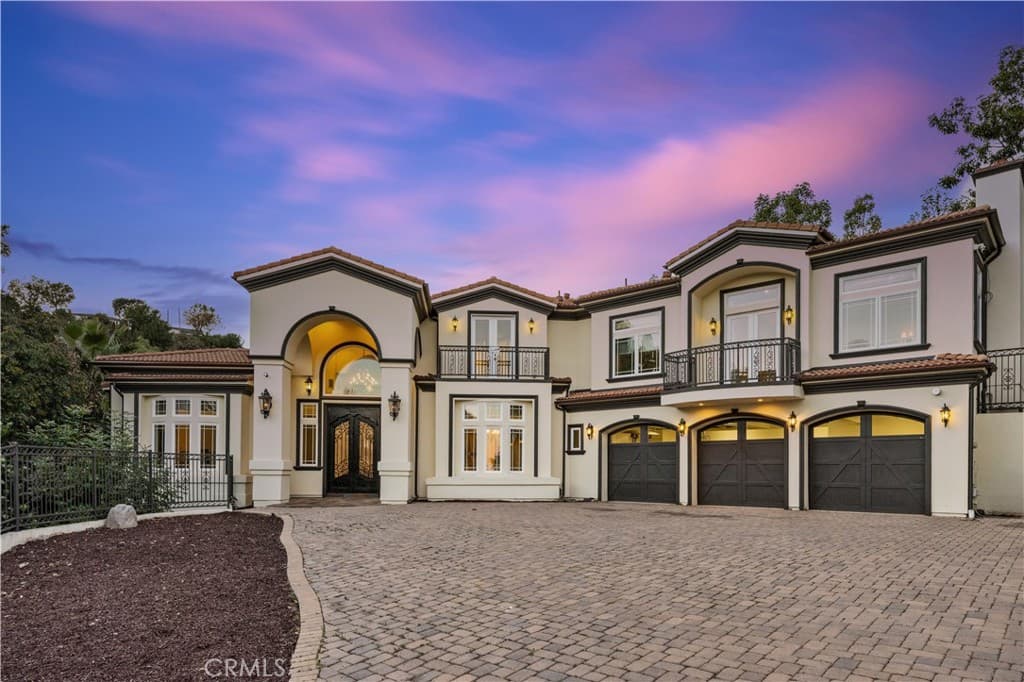 805 West Road