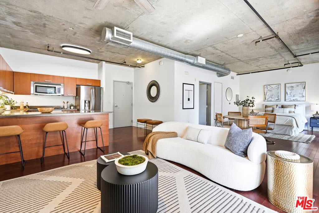 645 W 9th Street 342