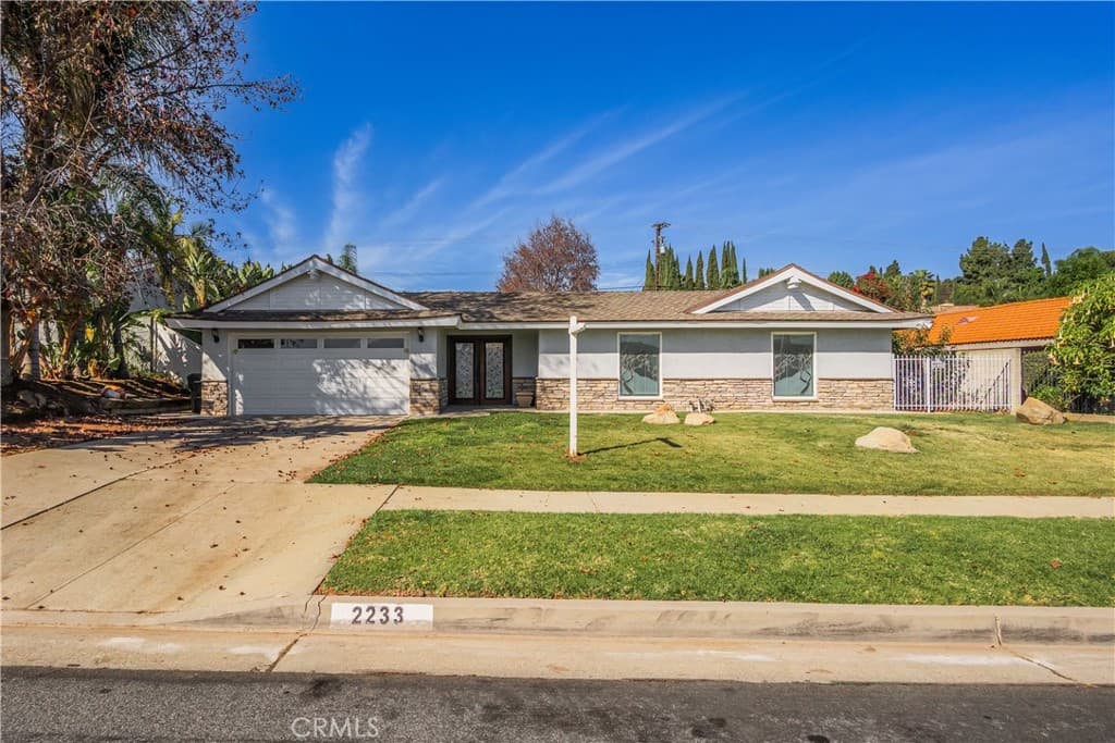 2233 Angelcrest Drive