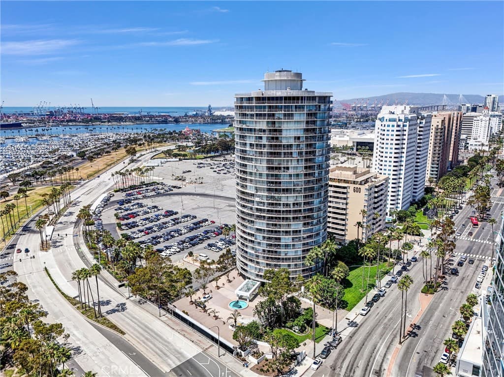 700 E Ocean 3107