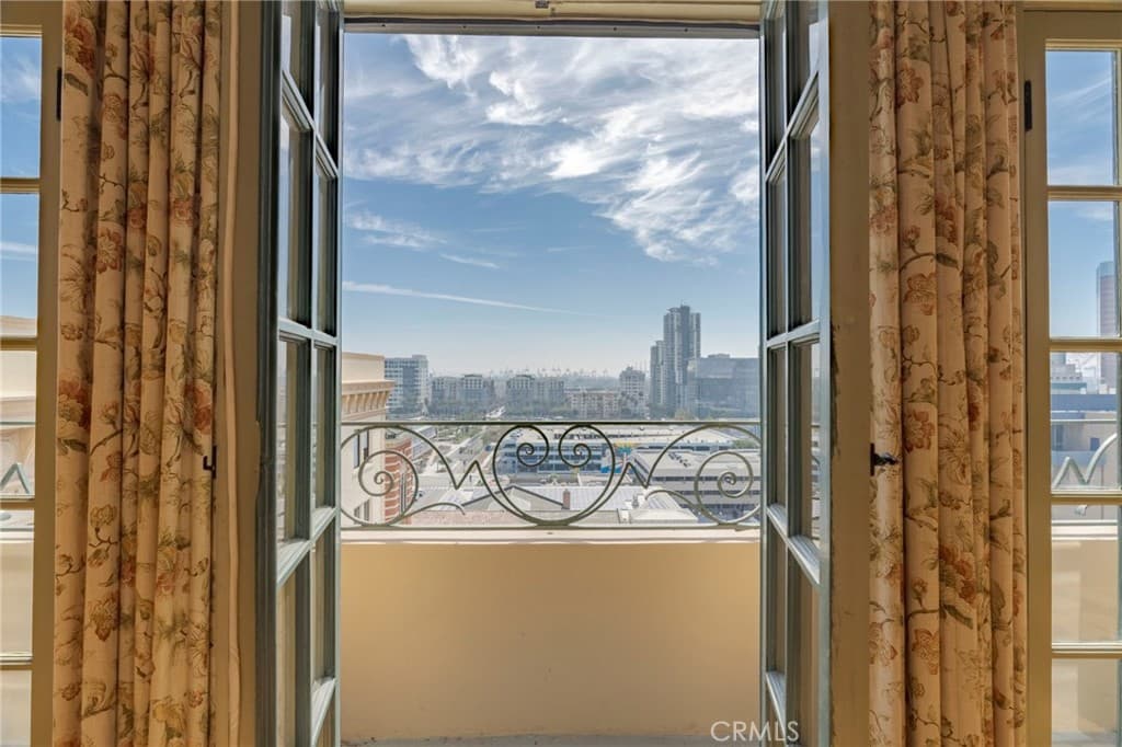 315 W 3rd Street 410