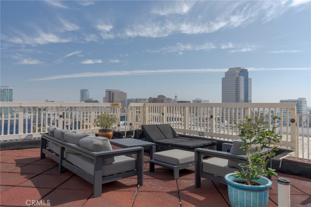 315 W 3rd Street 410