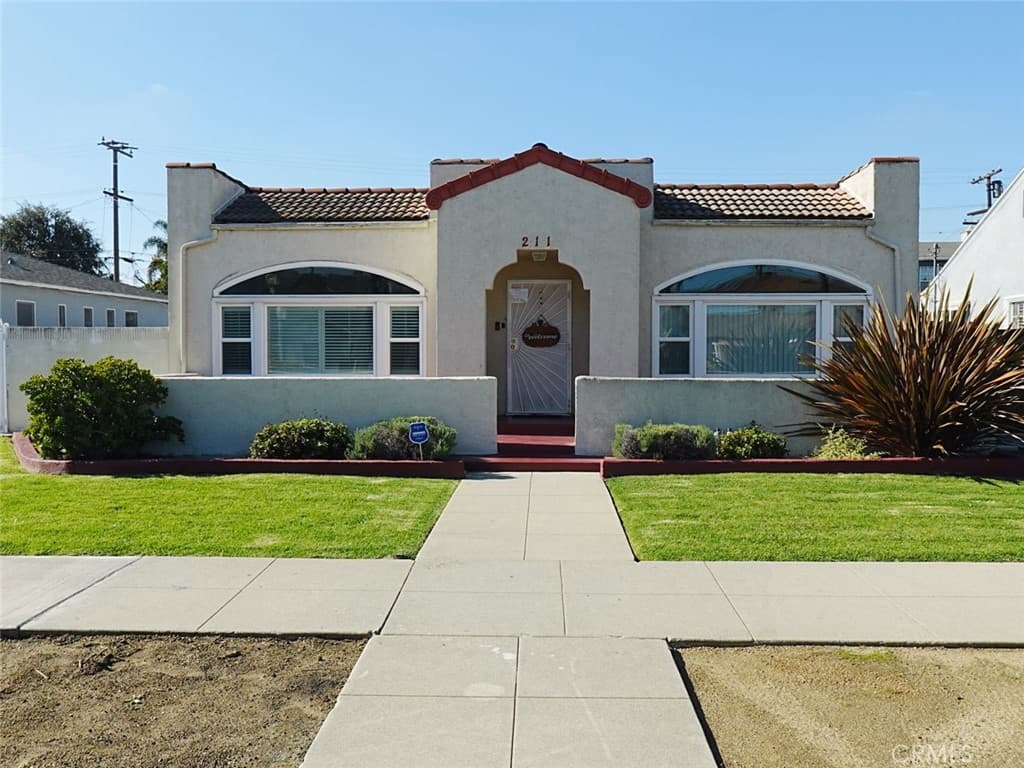 211 S Poinsettia Avenue