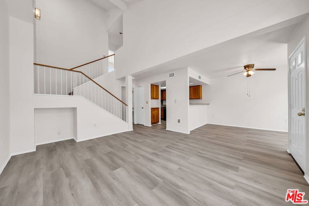 820 W Compton Boulevard 17