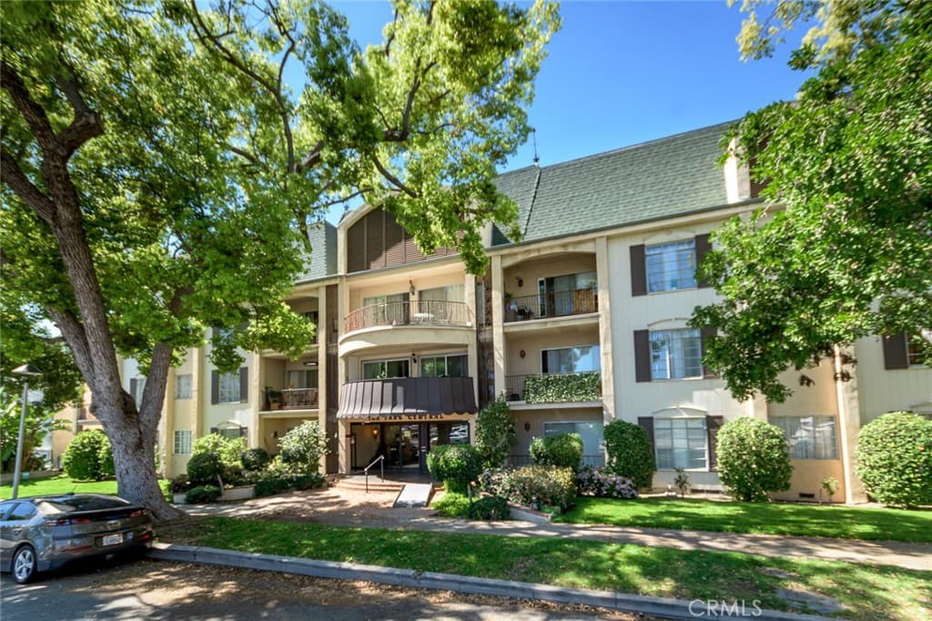 215 N Kenwood Street 303