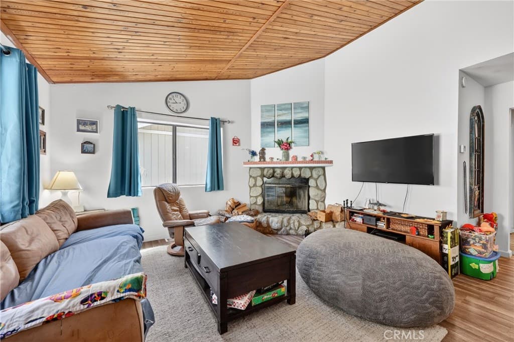 3912 Oakdale Drive
