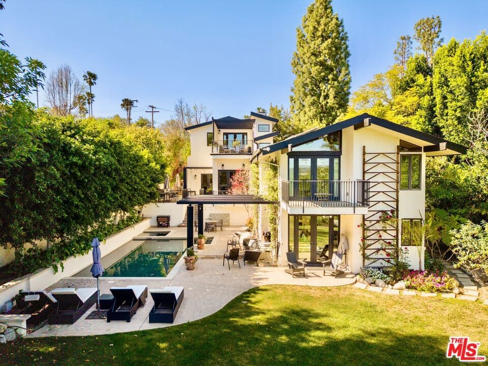 16820 Oak View Drive