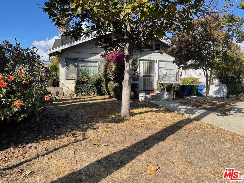 5013 N Huntington Drive