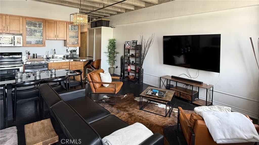 312 W 5th 1022