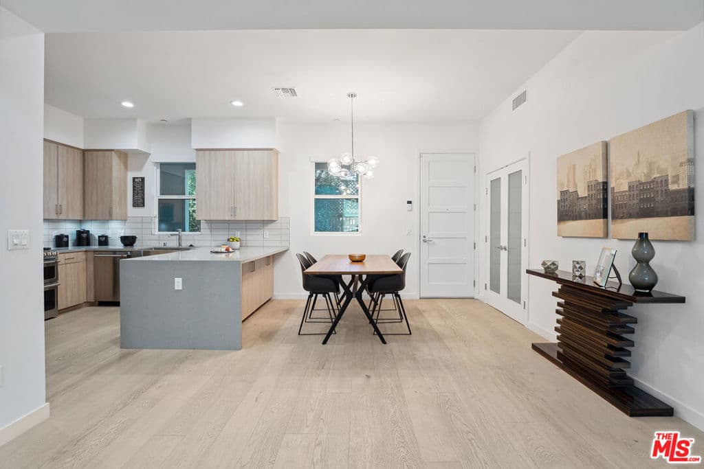1746 Garfield Place 202