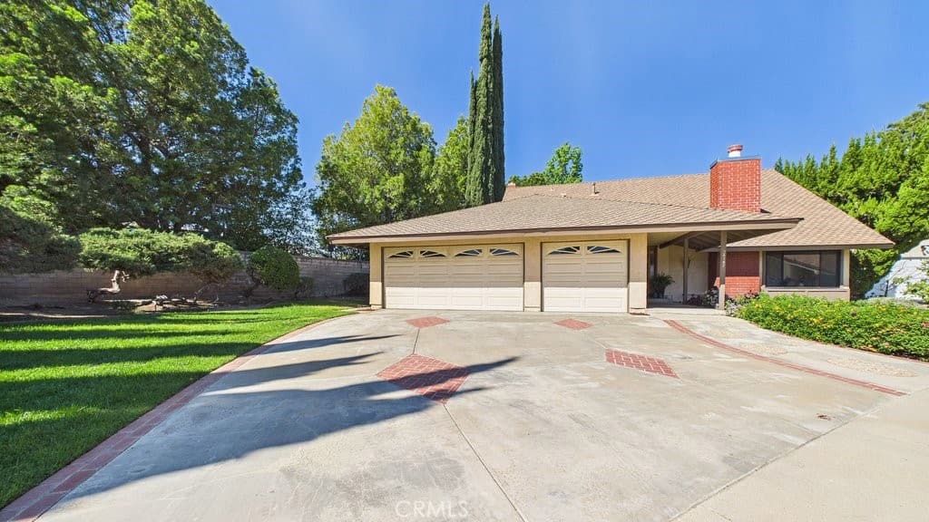 24187 Avenida Crescenta