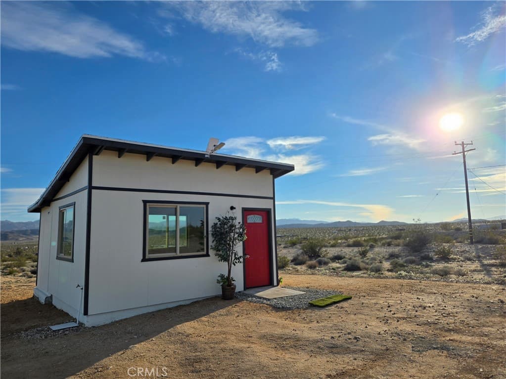 68243 Pioneer Trail