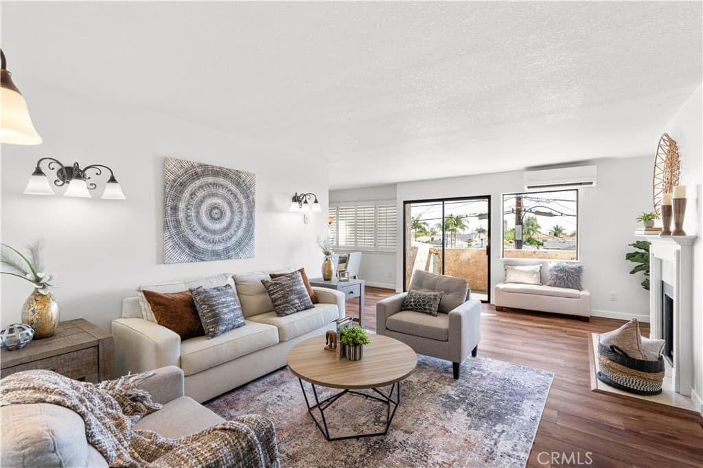 106 N Western 205