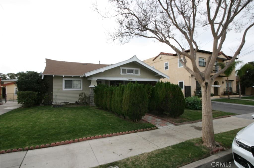 622 E Lomita