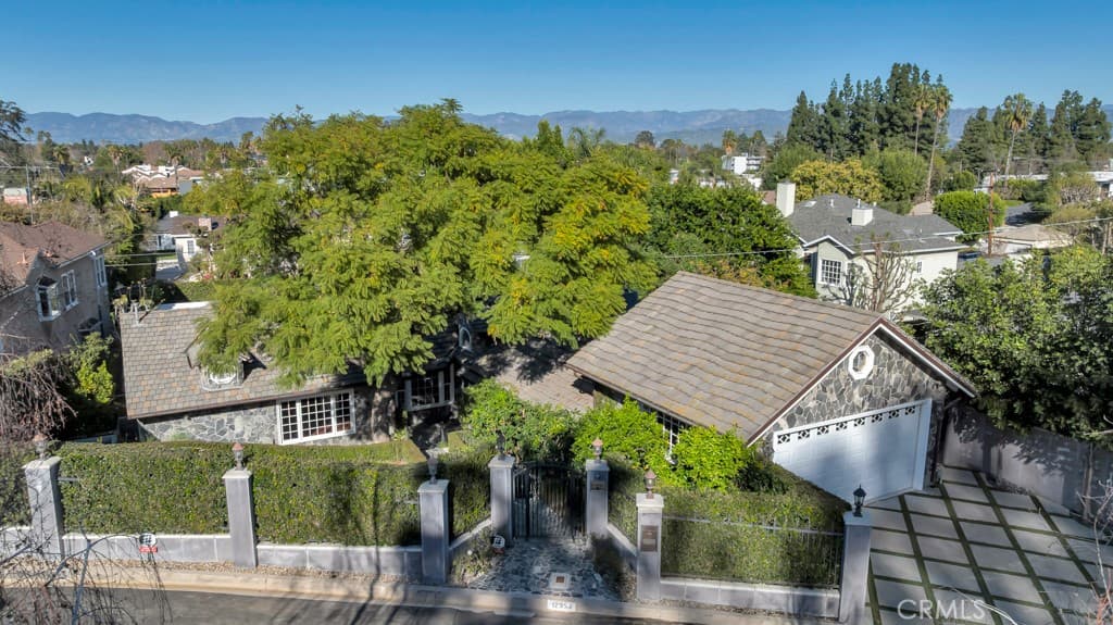 12953 Greenleaf