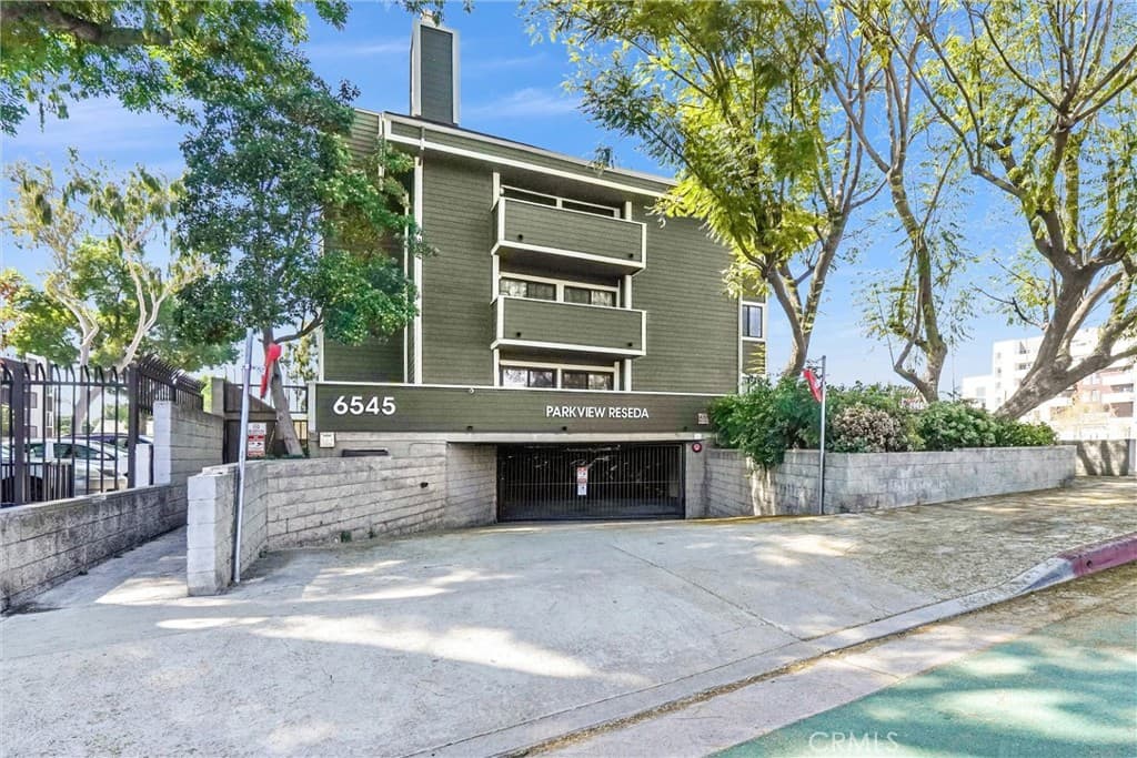 6545 Reseda Boulevard 6