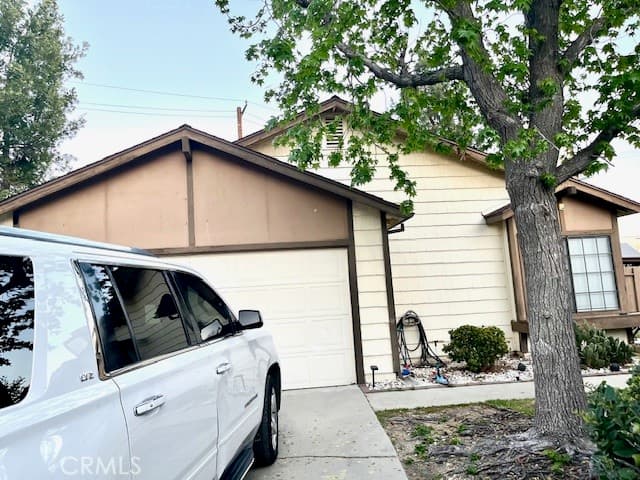 13930 Olive Grove