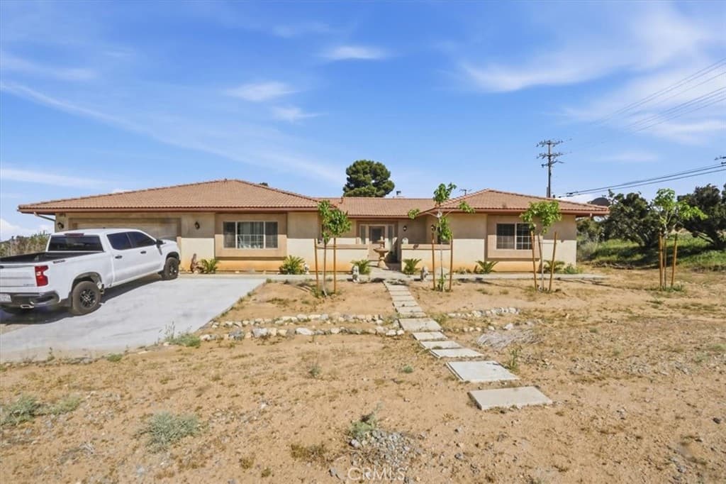 9323 Serra