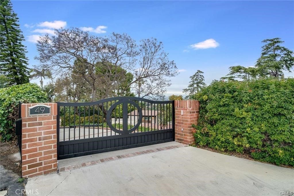 49 Headland Drive