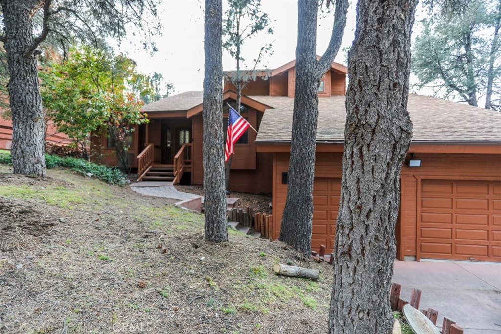 2701 Hillcrest Court