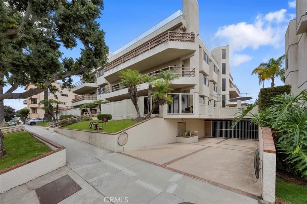 512 Esplanade 303