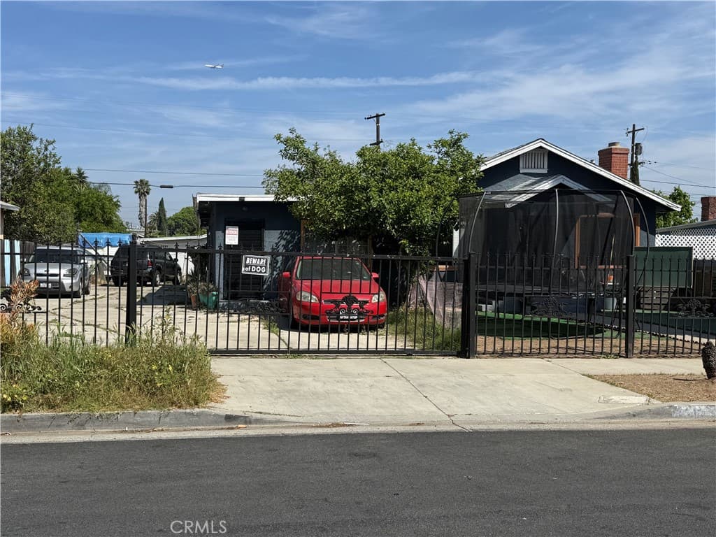 1231 W 104th