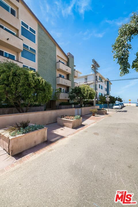 16 Quarterdeck Street 102