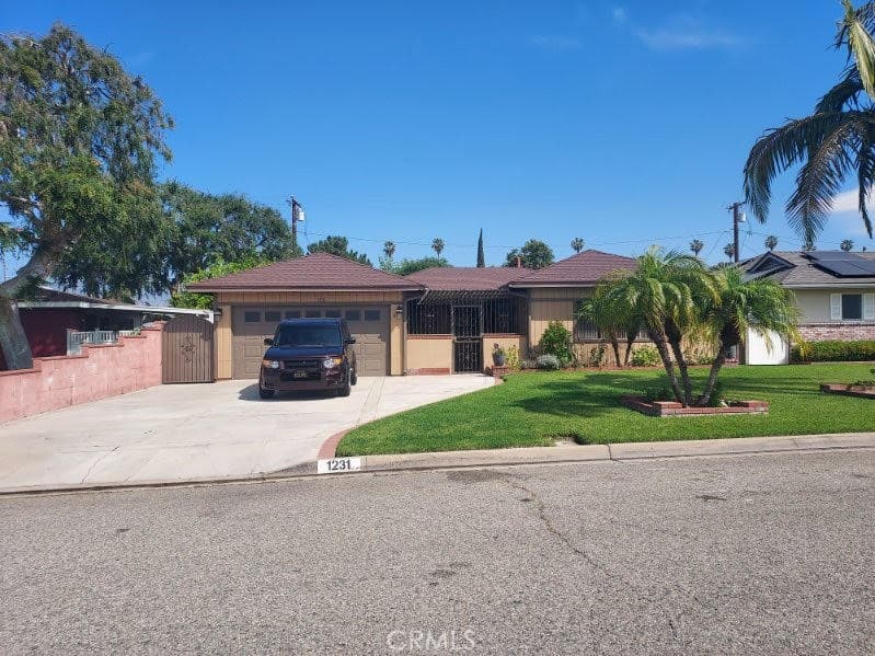 1231 E shamwood Street
