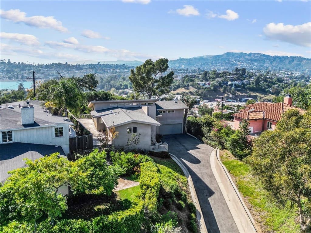 2377 Silver Ridge Avenue